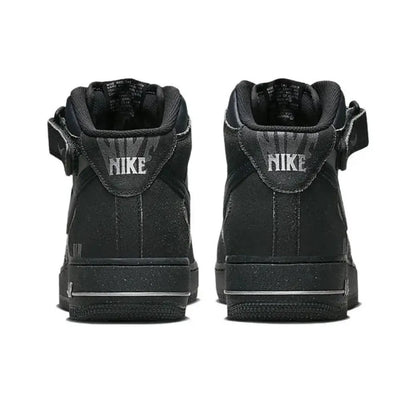 „Nike Air Force 1 Mid Top“ unisex klasikiniai sportiniai bateliai, su paminkštinimu, patogūs ir patvarūs, skirti kasdieniam neformaliam stiliui DQ7666-001