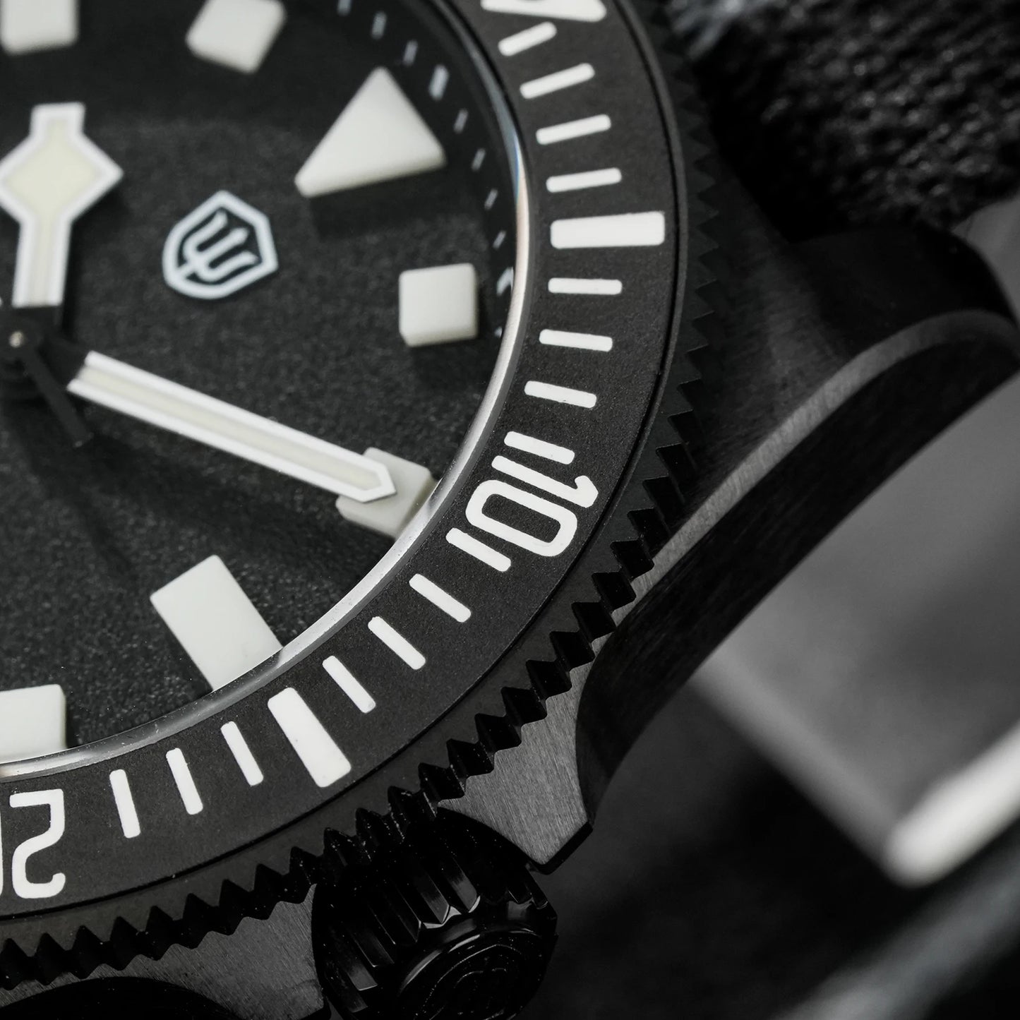 Watchdives EXD 40Mm Titanium Dive Watch Man VH31 Sweep Quartz Watches 200 Waterproof Ar Sapphire BGW9 Luminous 316L Wristwatch