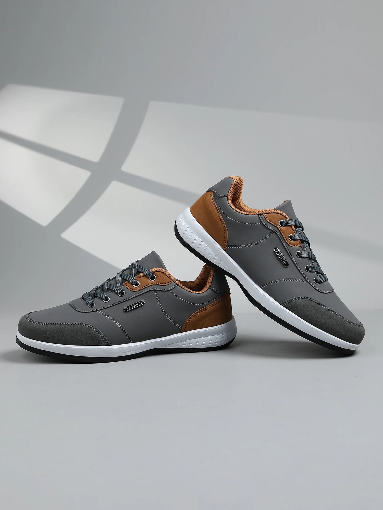 New Men's Four Seasons Waterproof Walking Shoes Casual Leather Sports Shoes Non-Slip Camping Shoes Men's Tennis Shoes