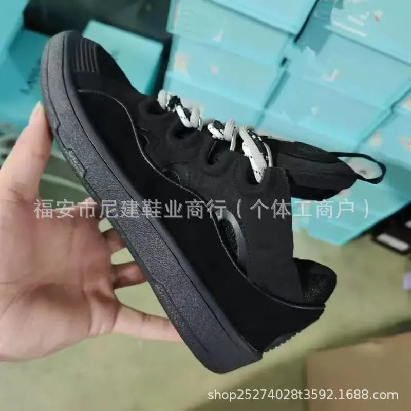 Scarpe skate comode con tacco alto, suola spessa, stile casual sportivo dad shoes, nuovo stile vietnamita cambogiano, slip-on con nodo