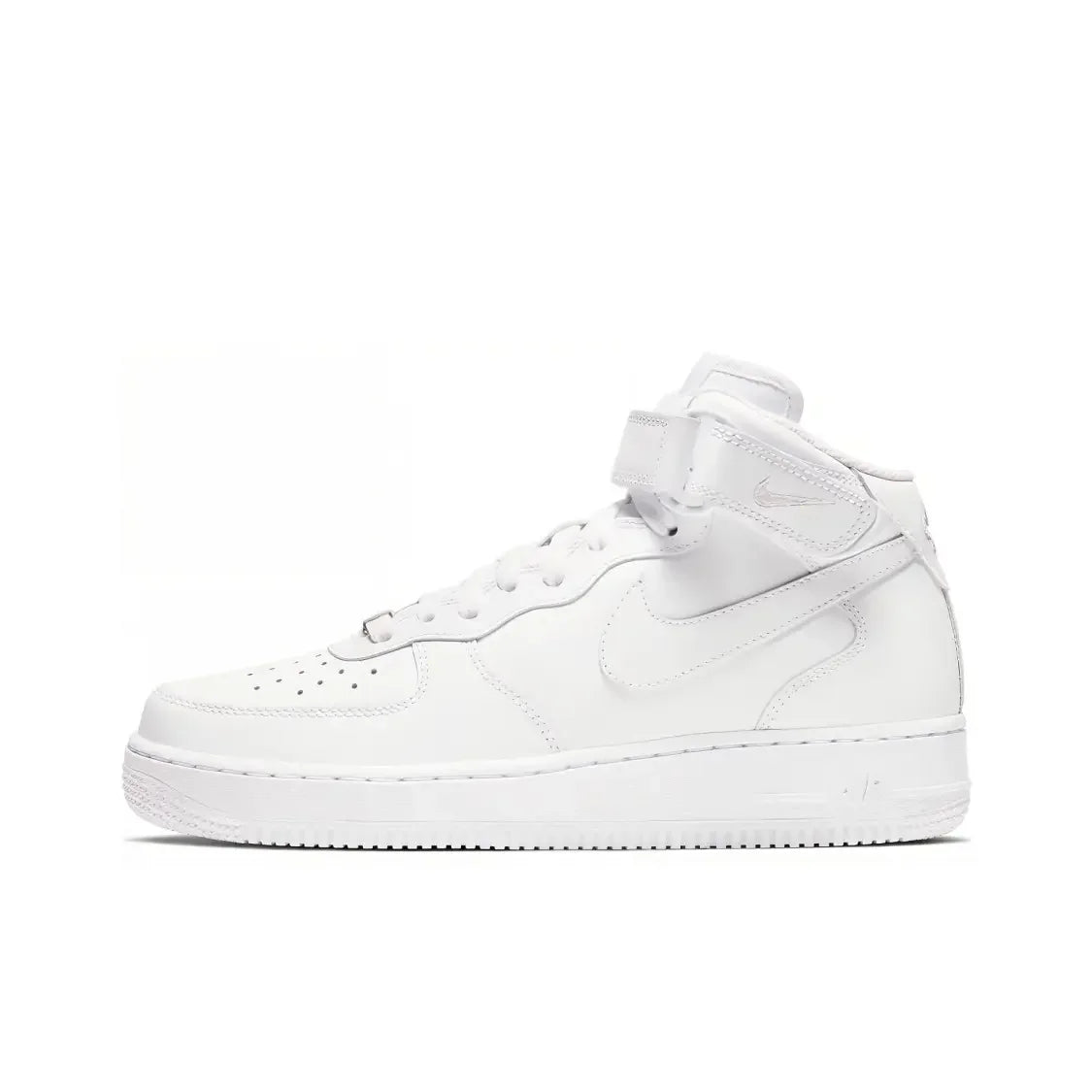 „Nike Air Force 1 Mid Top“ unisex klasikiniai sportiniai bateliai, su paminkštinimu, patogūs ir patvarūs, skirti kasdieniam neformaliam stiliui DQ7666-001