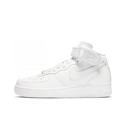 „Nike Air Force 1 Mid Top“ unisex klasikiniai sportiniai bateliai, su paminkštinimu, patogūs ir patvarūs, skirti kasdieniam neformaliam stiliui DQ7666-001