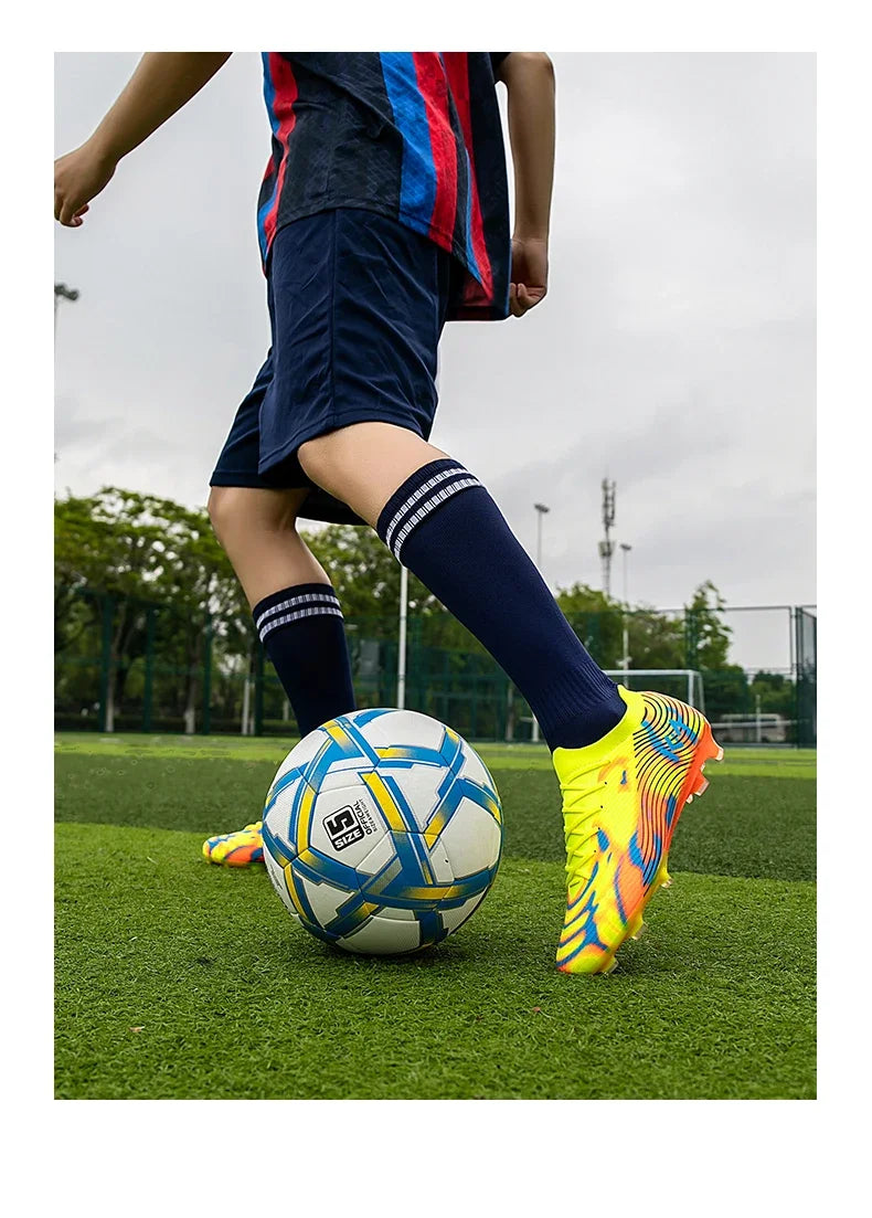 Nuove scarpe da calcio da uomo per partita outdoor, sneakers con tacchetti per erba, scarpe da football bestseller antiscivolo per ragazzi, alta qualità, alte e leggere