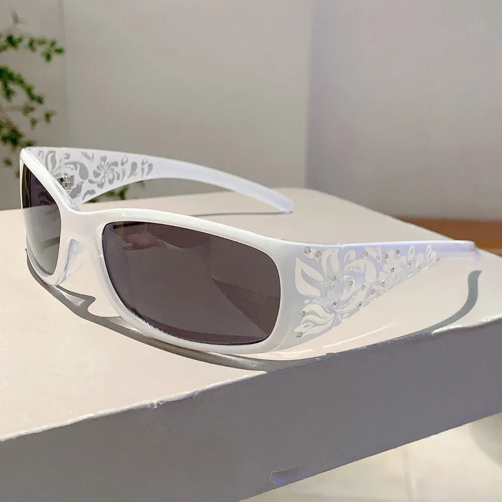 Fashion New Y2K Ladies Pattern Relief Square Small Frame Sunglasses Retro Style Elegant Summer Vacation Beach Glasses