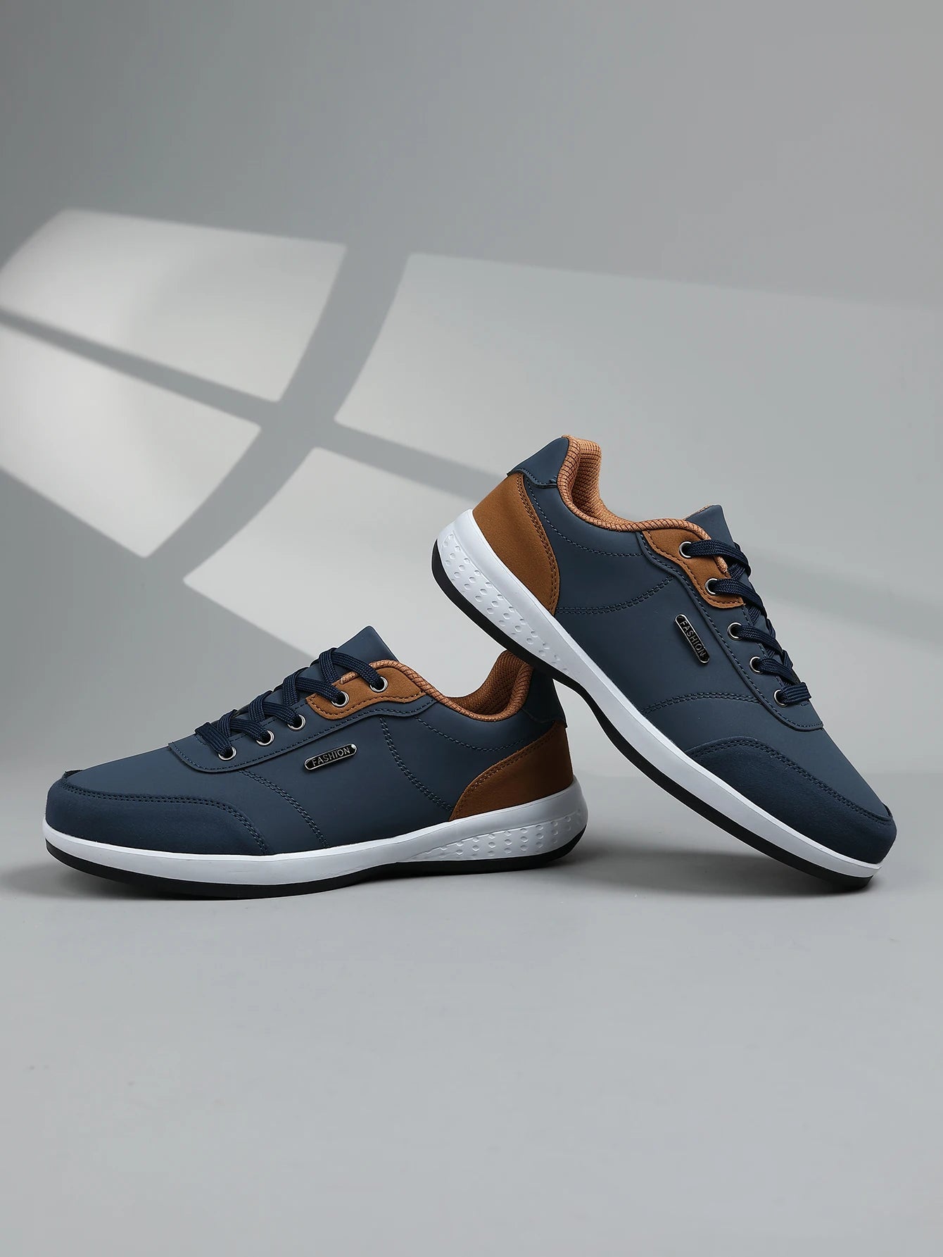 New Men's Four Seasons Waterproof Walking Shoes Casual Leather Sports Shoes Non-Slip Camping Shoes Men's Tennis Shoes
