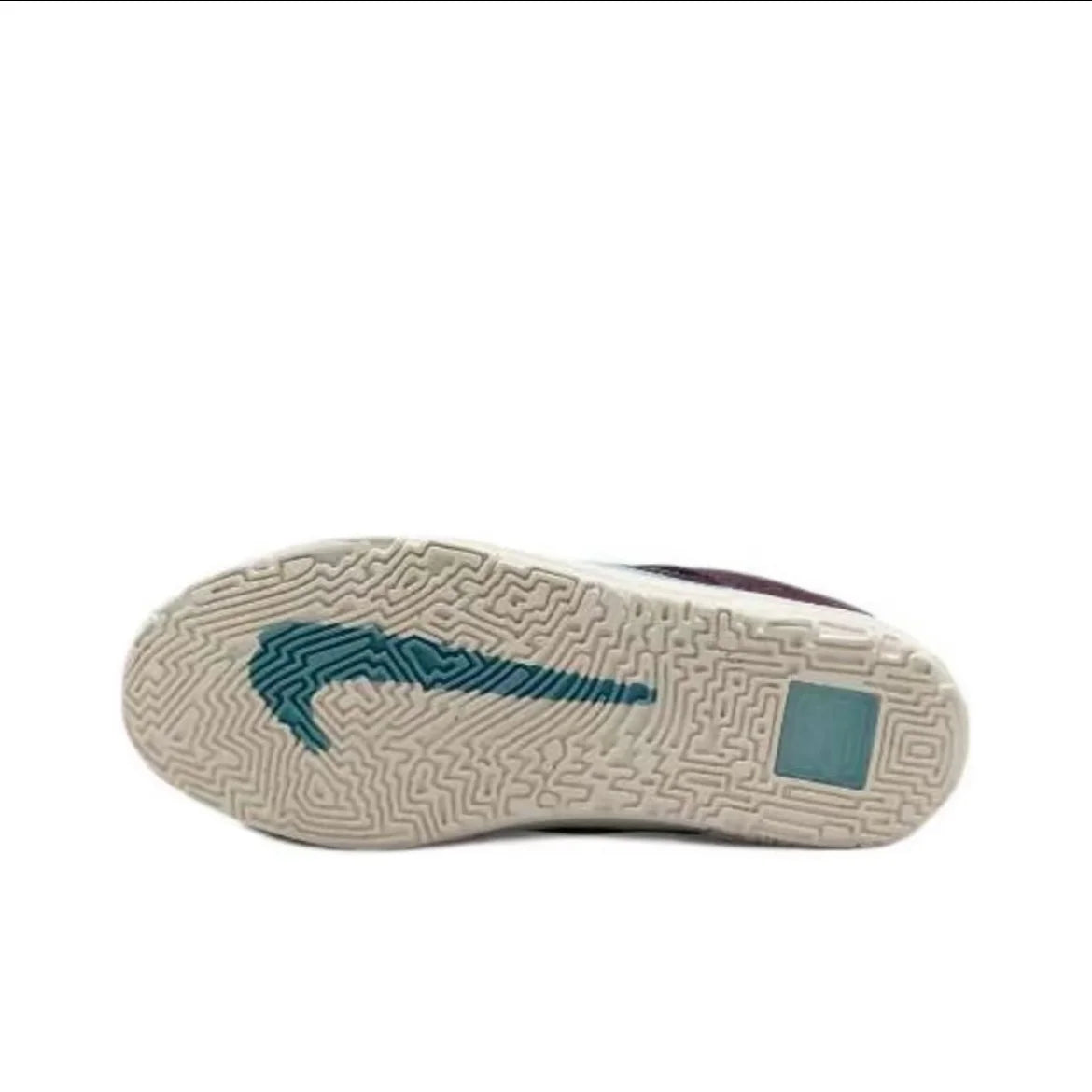 Nike's New Sb Series Women's Skate Shoes with Strong Grip, Lightweight, Durable, Comfortable Mesh Material, Suitable for Daily Commuting, Low-Top Flat Shoes, Sb Day One Unique Color-Blocking, Eye-Catching, Versatile Casual Sn