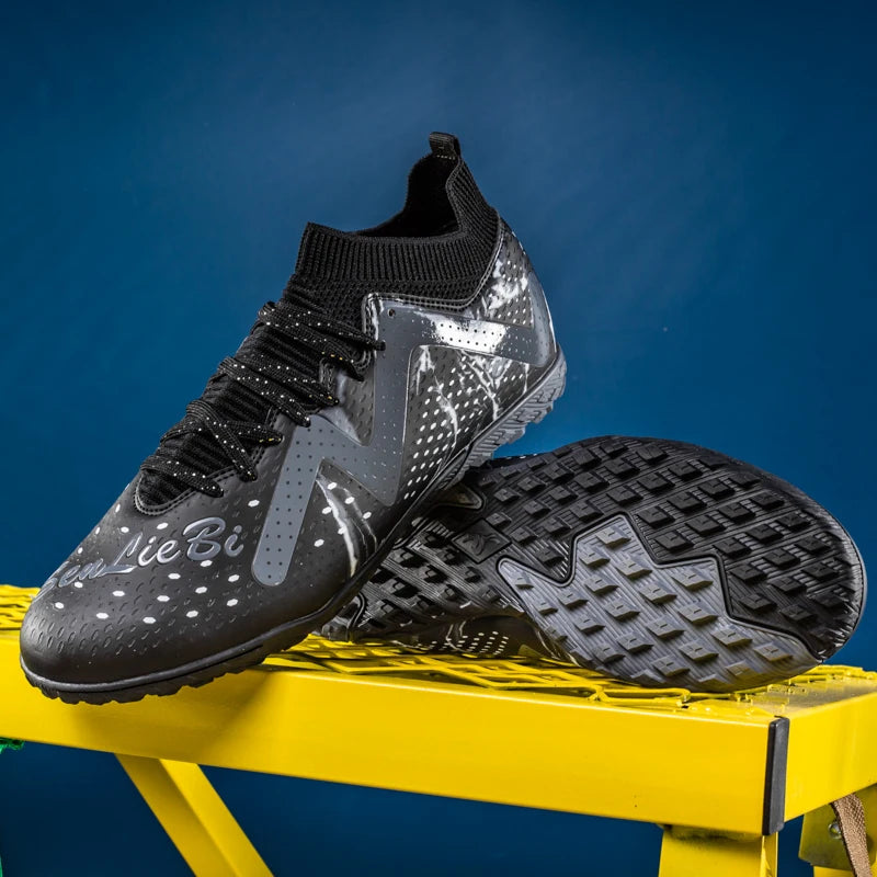 Botas de fútbol oversize para jóvenes y niños, diseño cómodo y flexible, rendimiento estable antideslizante para deportes al aire libre en campo