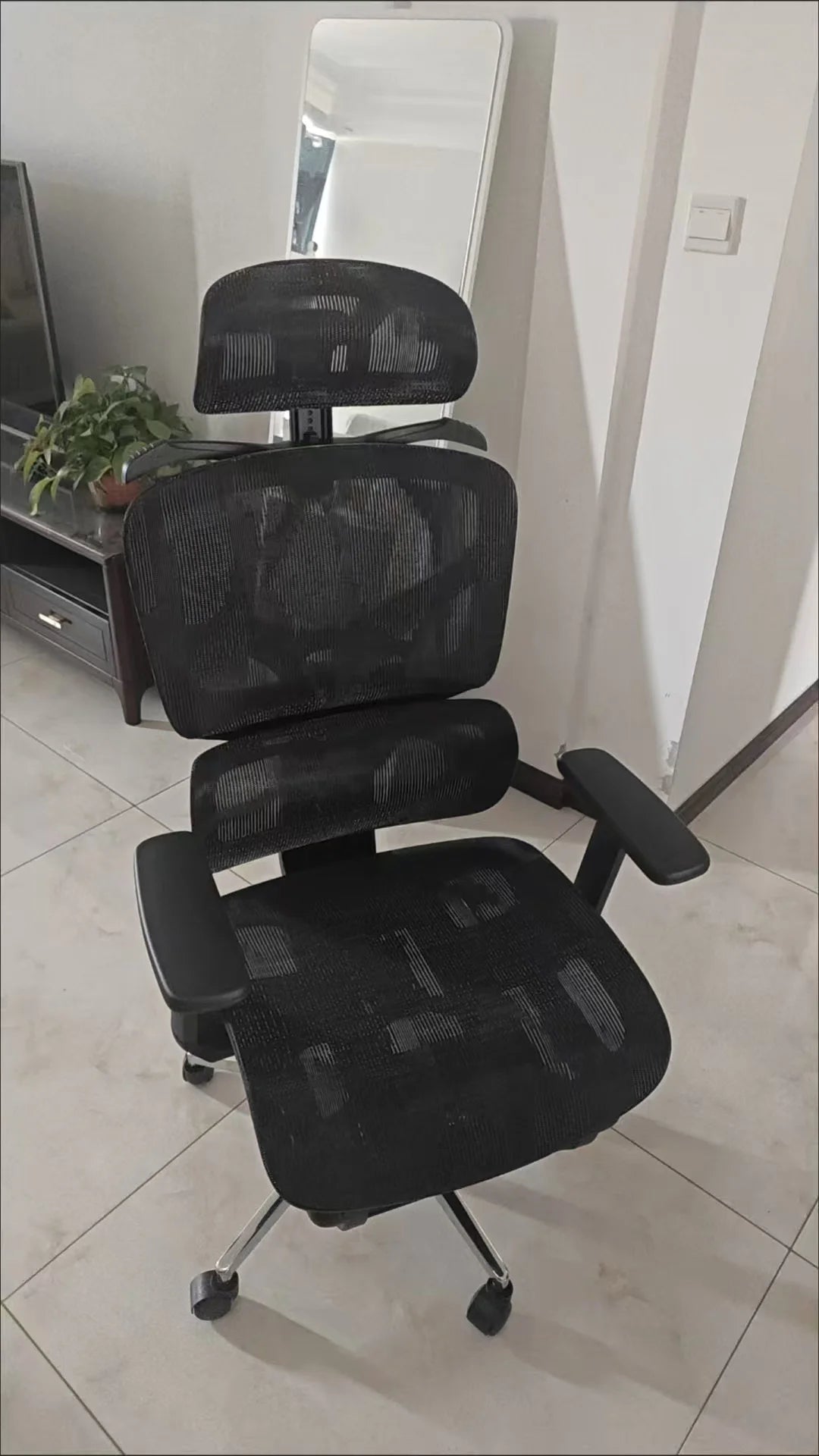 Adjustable Ergonomic Mesh Office Chair, Breathable High Back Computer Desk Chair with 6D Lumbar Support & Retractable Footrest