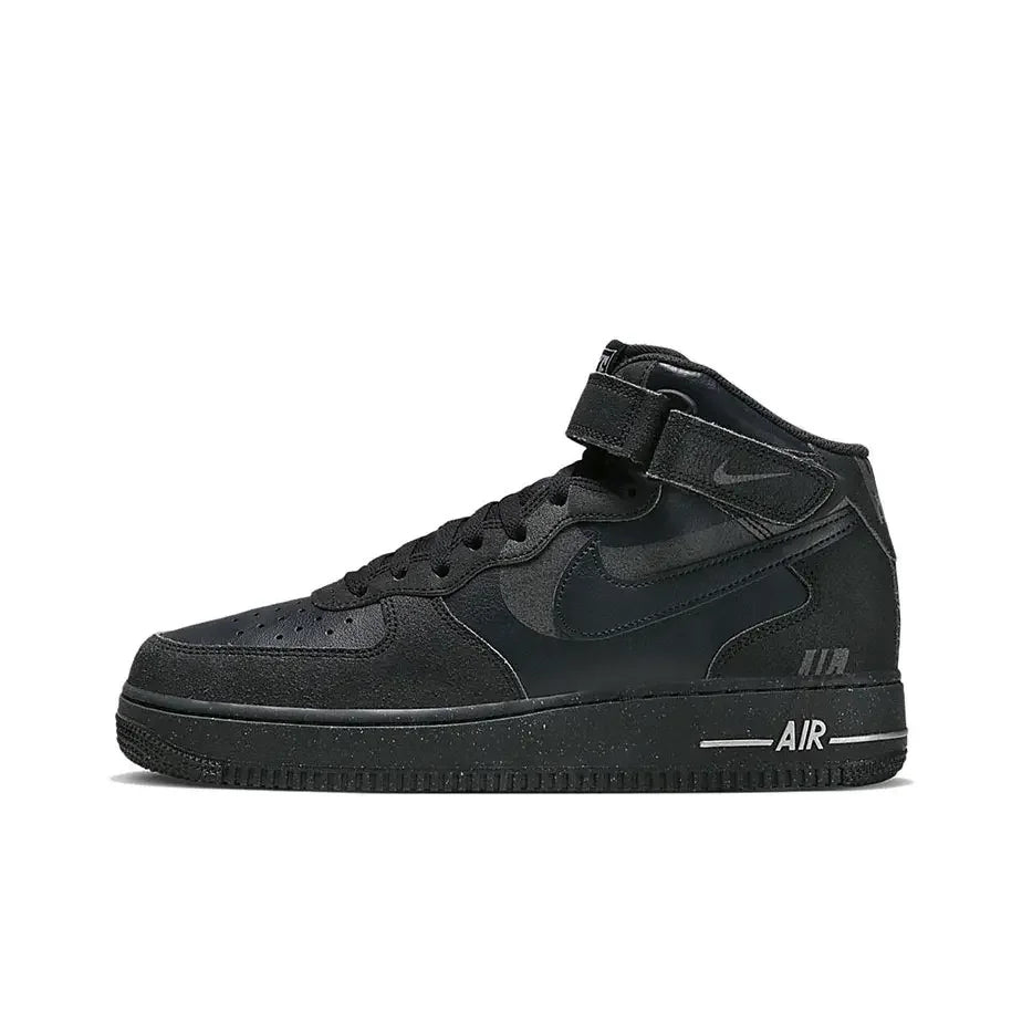 „Nike Air Force 1 Mid Top“ unisex klasikiniai sportiniai bateliai, su paminkštinimu, patogūs ir patvarūs, skirti kasdieniam neformaliam stiliui DQ7666-001