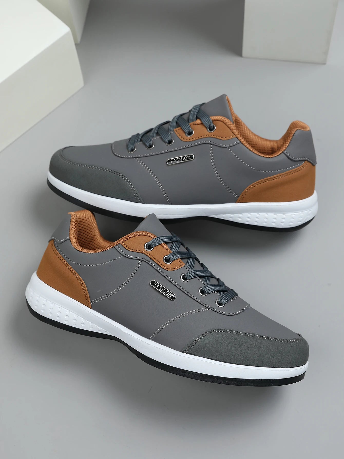 New Men's Four Seasons Waterproof Walking Shoes Casual Leather Sports Shoes Non-Slip Camping Shoes Men's Tennis Shoes