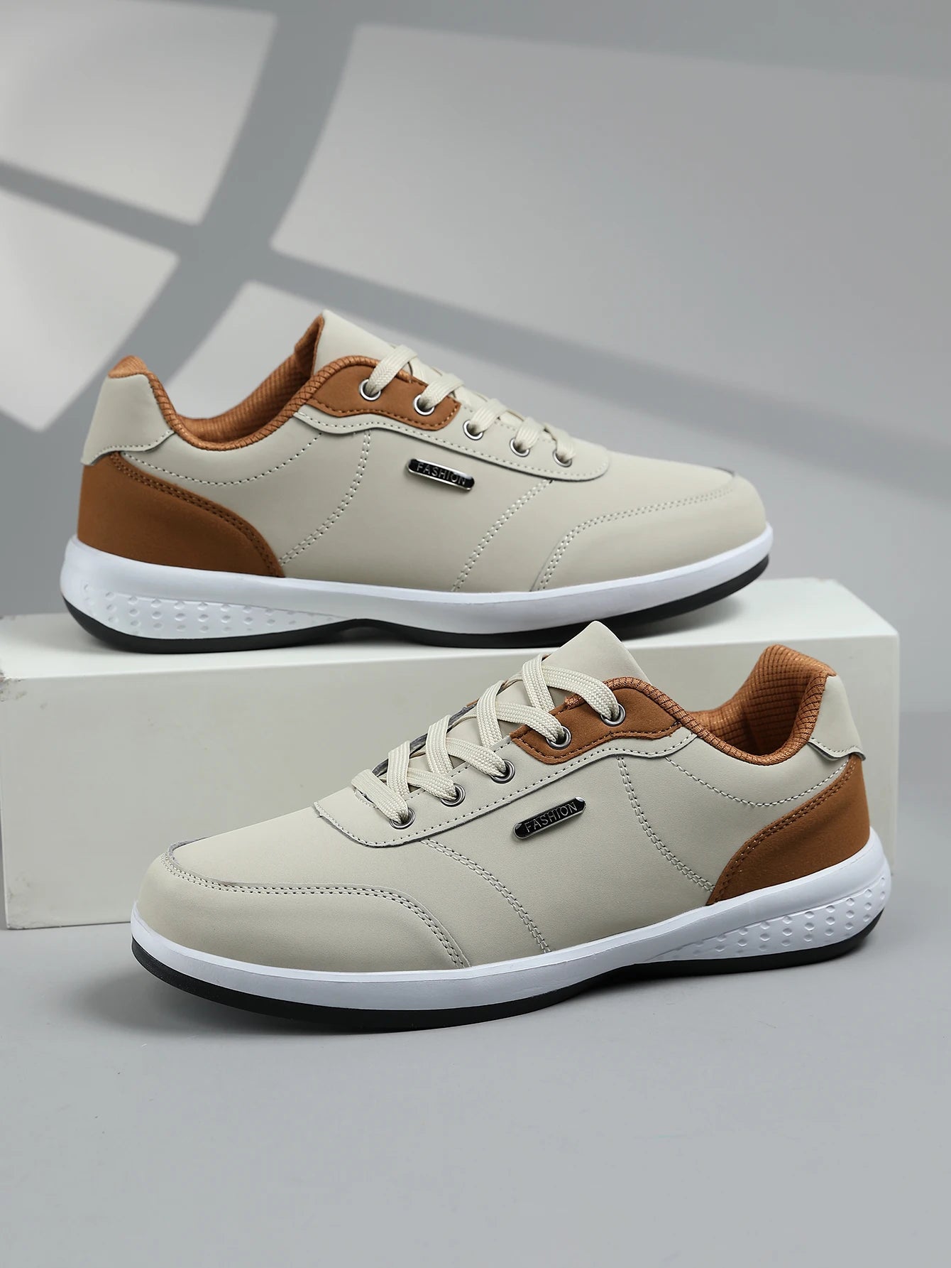 New Men's Four Seasons Waterproof Walking Shoes Casual Leather Sports Shoes Non-Slip Camping Shoes Men's Tennis Shoes