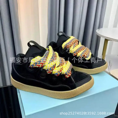 Scarpe skate comode con tacco alto, suola spessa, stile casual sportivo dad shoes, nuovo stile vietnamita cambogiano, slip-on con nodo