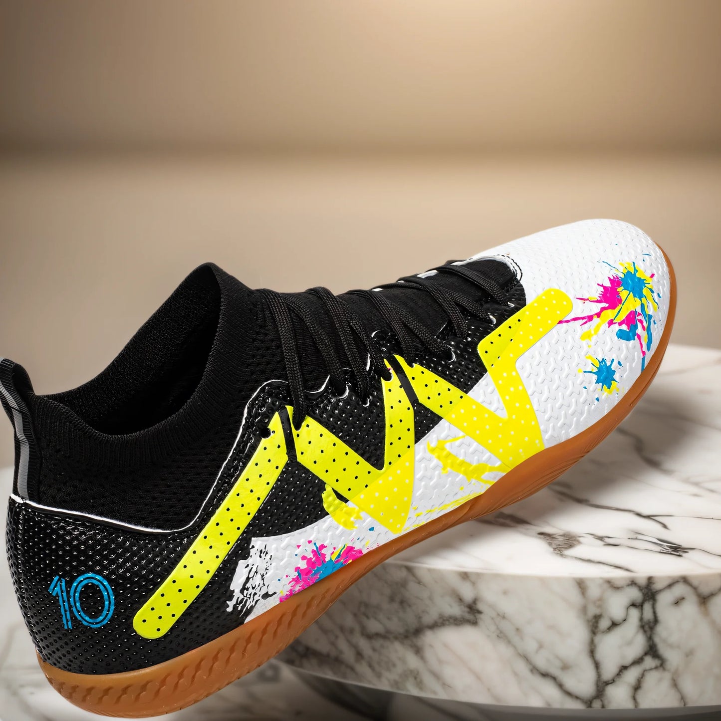 High-top soccer shoes for indoor five-a-side training for both men and women, slip-resistant and wear-resistant. sneakers