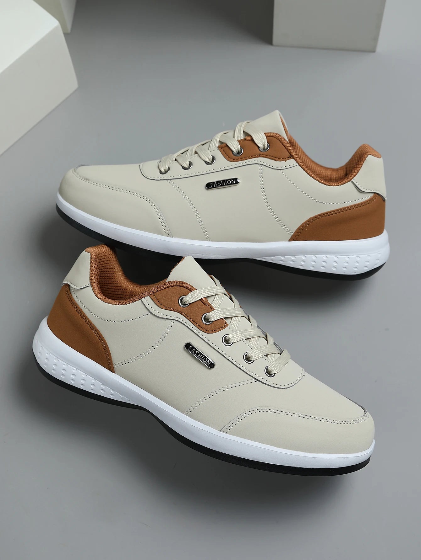 New Men's Four Seasons Waterproof Walking Shoes Casual Leather Sports Shoes Non-Slip Camping Shoes Men's Tennis Shoes