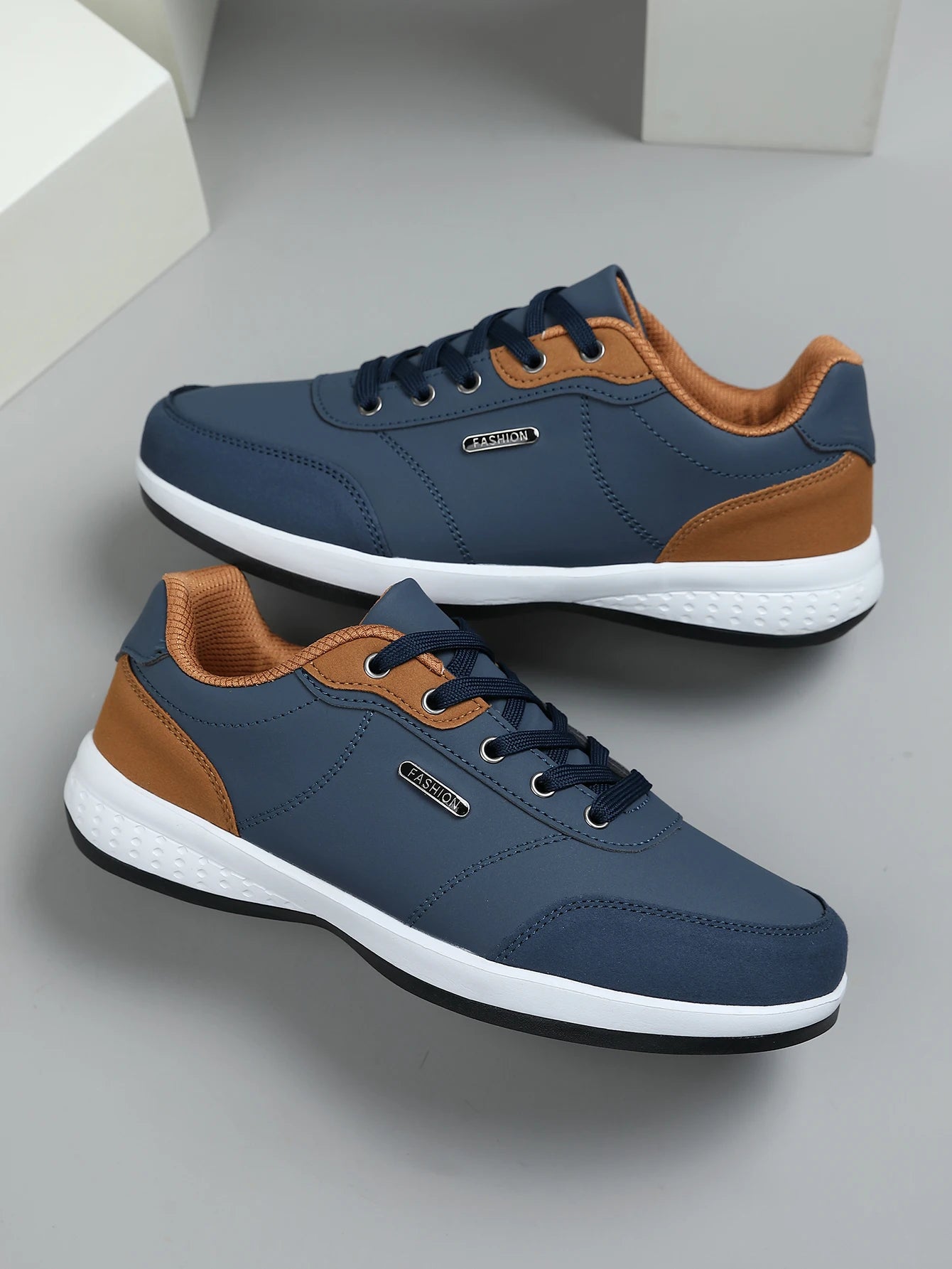 New Men's Four Seasons Waterproof Walking Shoes Casual Leather Sports Shoes Non-Slip Camping Shoes Men's Tennis Shoes