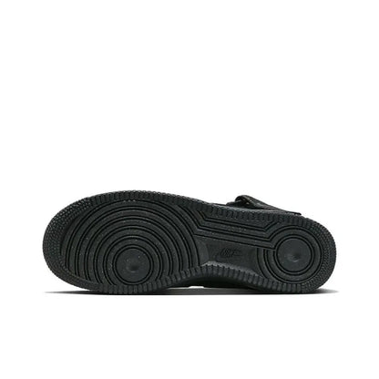 „Nike Air Force 1 Mid Top“ unisex klasikiniai sportiniai bateliai, su paminkštinimu, patogūs ir patvarūs, skirti kasdieniam neformaliam stiliui DQ7666-001