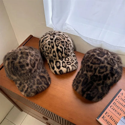 Casquette de baseball imprimé léopard pour femme, en fausse fourrure douillette, chaude pour l'hiver, casquette vintage d'extérieur à visière rabattable pour femme