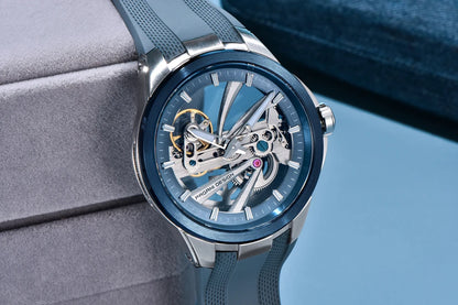 Herrklocka från PAGANI DESIGN – Mekanisk automatisk lyxmodell av typen ”skelett” (öppen mekanism), utrustad med en tourbillon, safirglas med antireflexbehandling, vattentät och självlysande.