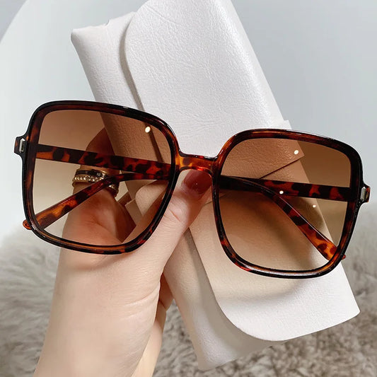 Vintage Oversized Square Sunglasses Women Fashion Gradient Outdoor Shades Retro Female Luxury Brand Design Eyewear